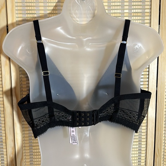Victoria's Secret Incredible Plunge Bra in Black Lace Padded Underwire 36DD - Picture 8 of 16